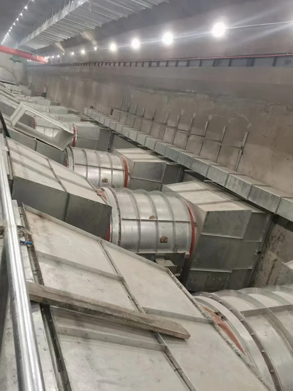 西馳電氣高原型高壓軟起動裝置在京藏高速一次試車成功(圖3) 西馳電氣高原型高壓軟起動裝置在京藏高速一次試車成功(圖3)